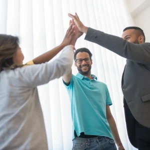 Descubre algunas ideas de reconocimiento laboral para tu empresa y prioriza el bienestar de los empleados.