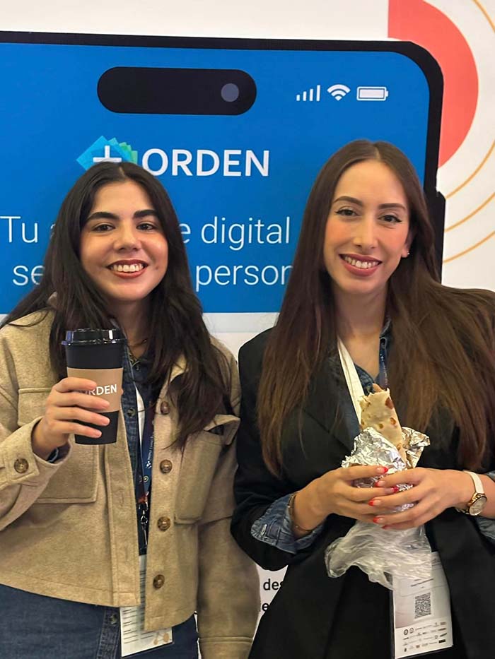 Burrito y café en el stand de Grupo Tress Internacional en ARHITAC 2024