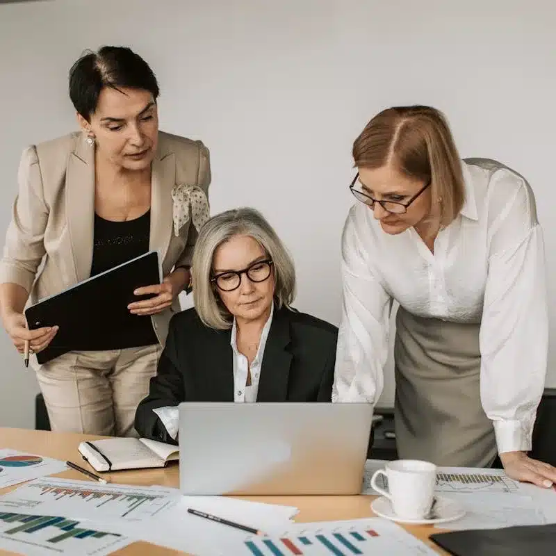 Descubre más del liderazgo femenino en México y la influencia del trabajo híbrido para impulsar a las mujeres en las empresas.