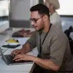 Explora cómo un software contable te facilita notablemente el pago de nóminas, haciendo más eficientes las operaciones de tu negocio.