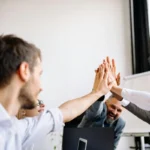 Descubre los factores que fortalecen la satisfacción laboral en los trabajadores en México y evita la fuga de talento en tu organización.