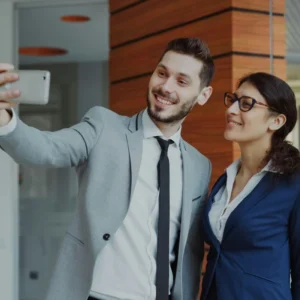 Descubre cómo gestionar las relaciones laborales mediante el Reglamento Interno de Trabajo y protege el clima laboral de tu empresa.