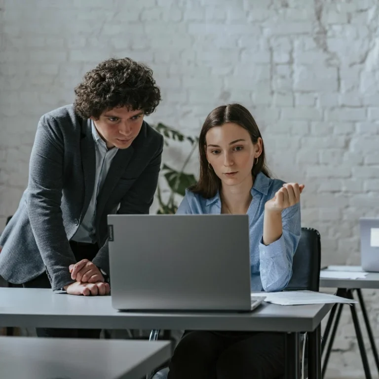 Optimiza tu gestión de personal consultando esta comparativa de las soluciones y software en la nube para el manejo de personal disponibles en México.