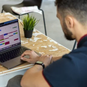 Gestionar correctamente las vacaciones por ley en una empresa es clave, pero ¿qué sucede si hay cambios en la organización? Descúbrelo