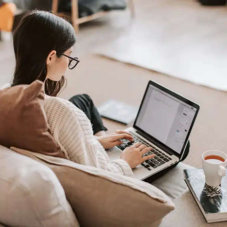 El esquema de trabajo flexible es ya una realidad a la que las empresas deben adaptarse. Conoce y supera los retos aplicando estas estrategias.